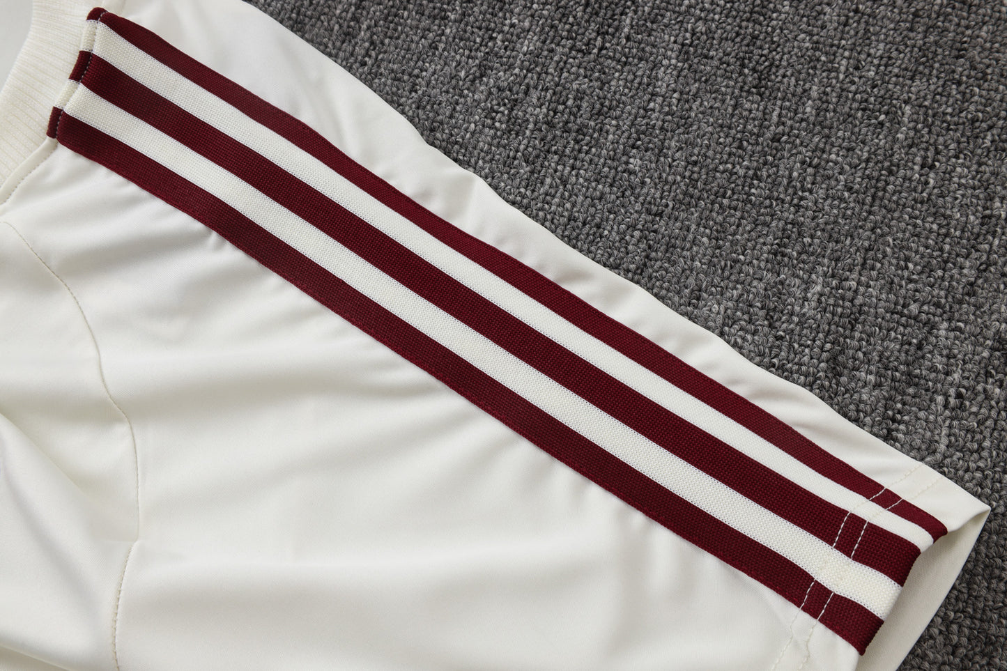 Spain Training Kit - Classic Away