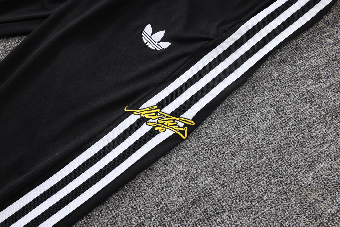 Juventus 1/4 Zip Tracksuit Set - Classic Black