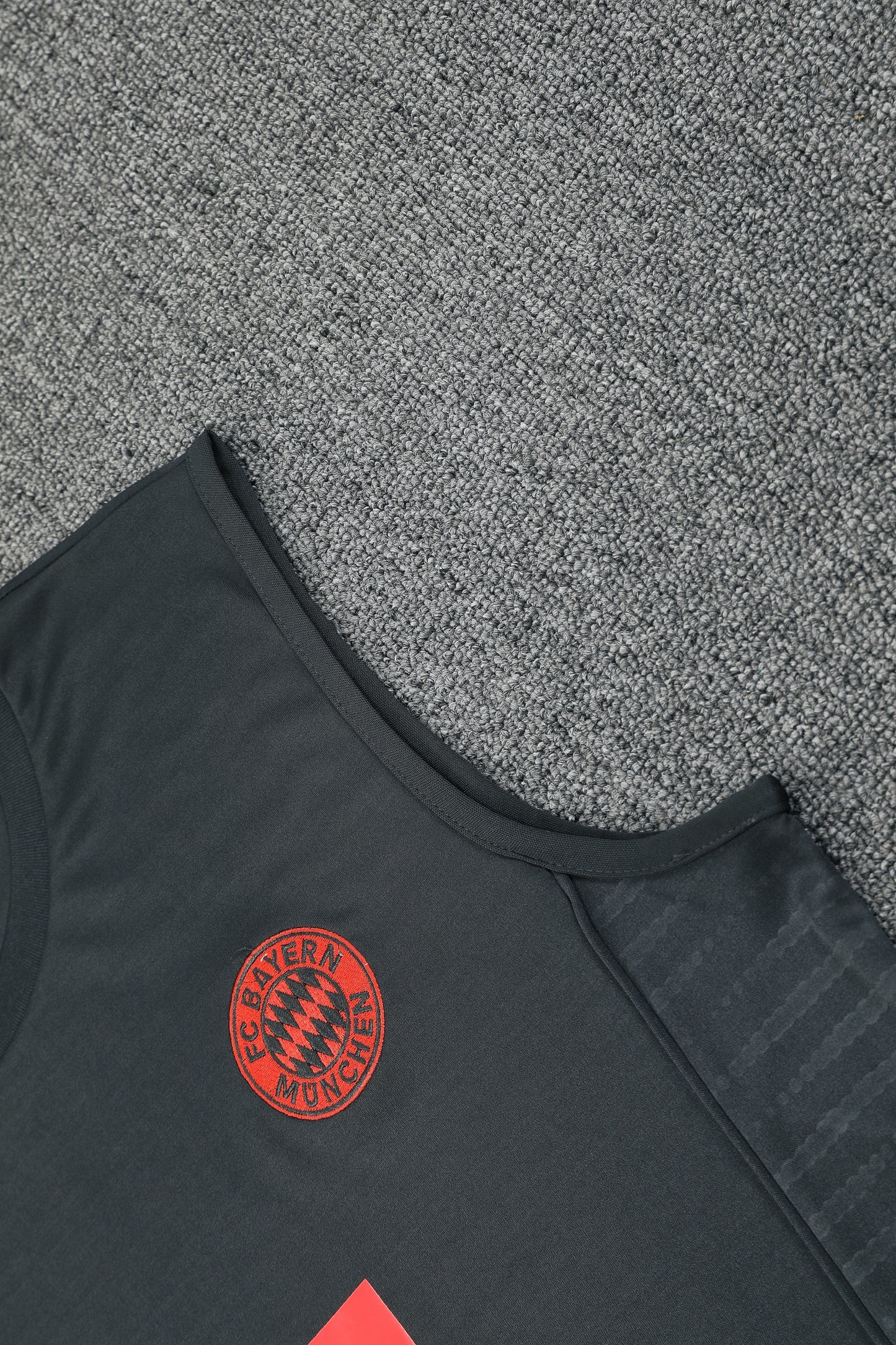 Bayern Munich Sleeveless Training Kit - Dark Grey/Crimson Red