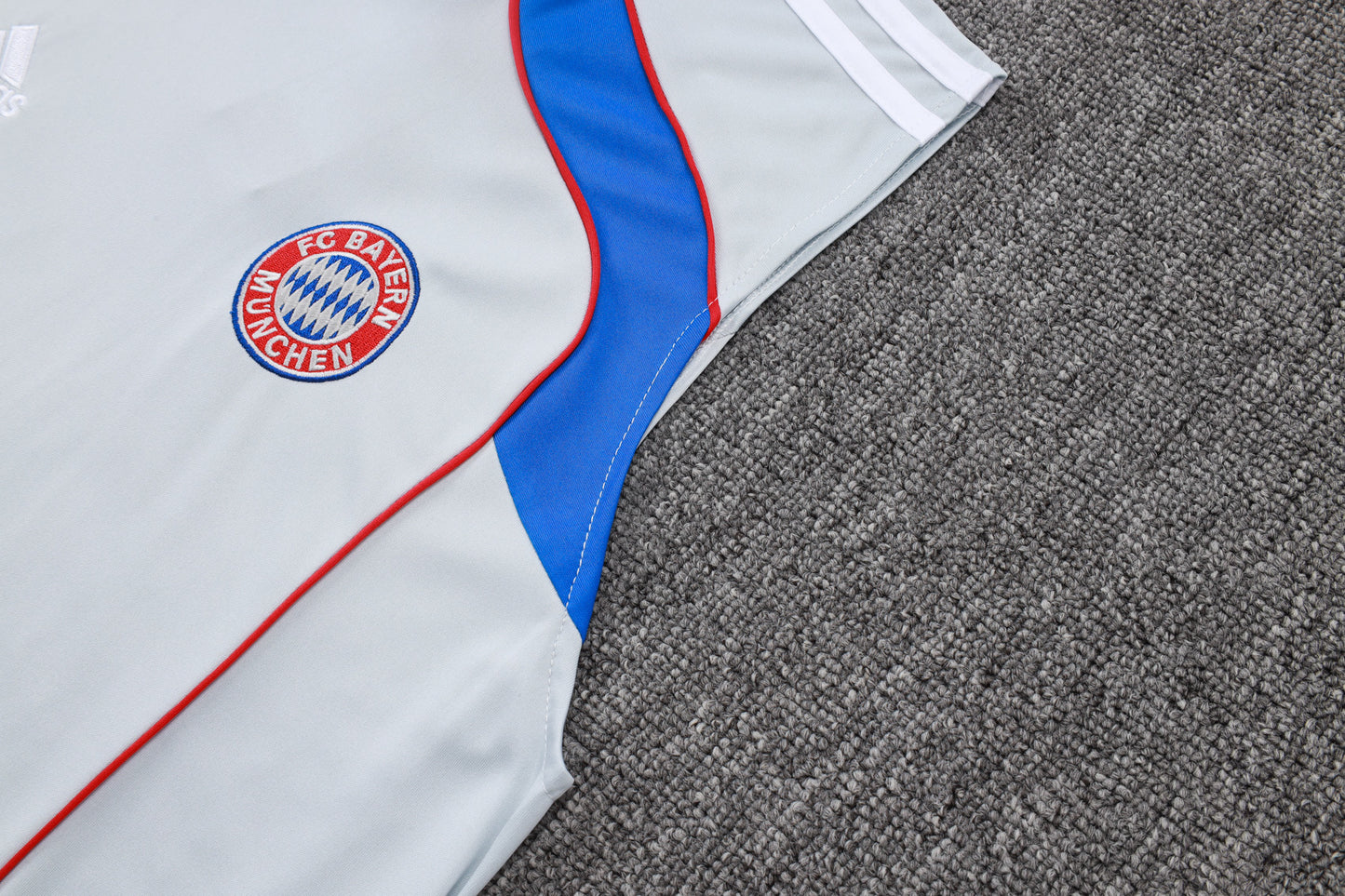 Bayern Munich Sleeveless Training Kit - Retro V2