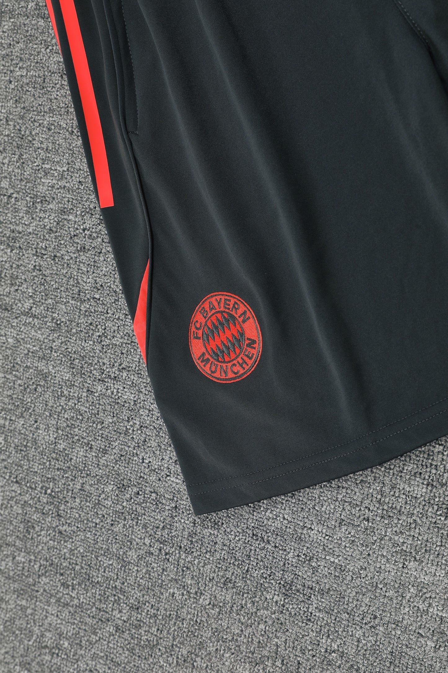 Bayern Munich Sleeveless Training Kit - Dark Grey/Crimson Red