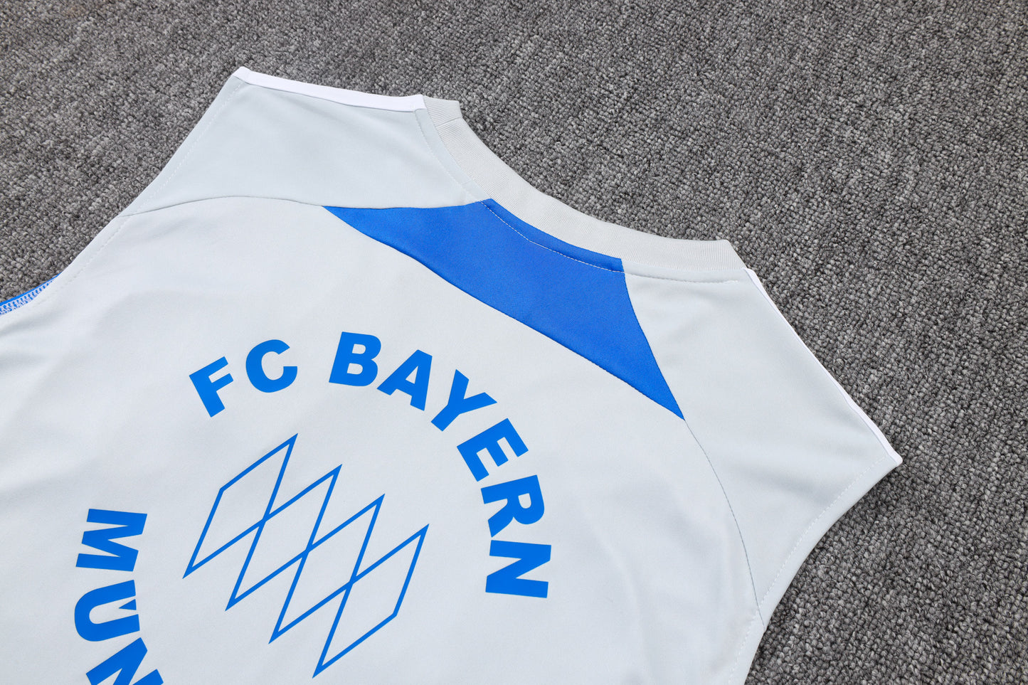 Bayern Munich Sleeveless Training Kit - Retro V2