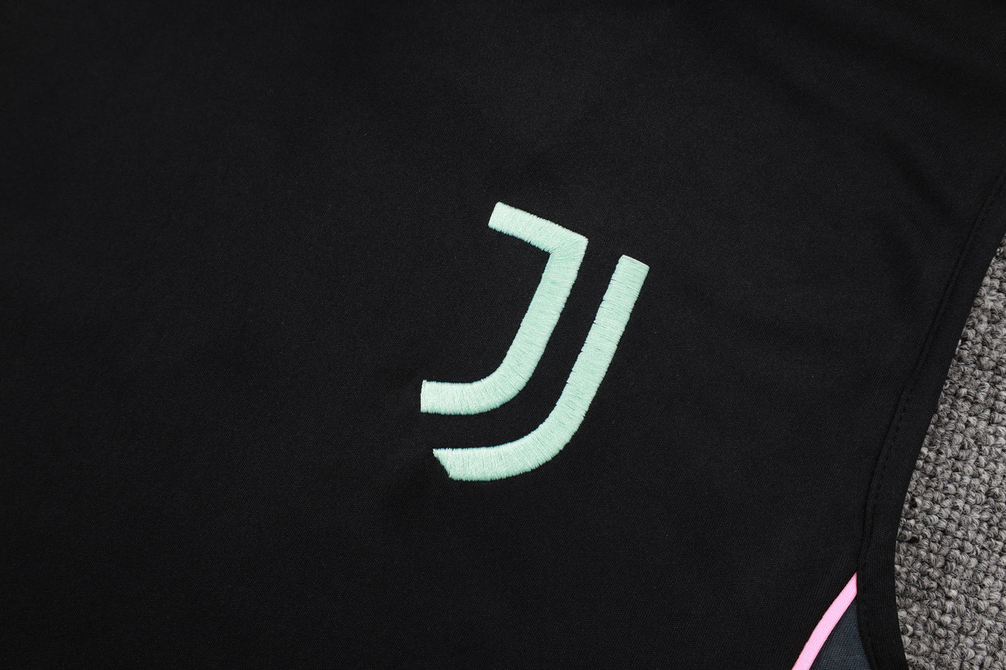 Juventus Sleeveless Training Kit - Black/Pastel