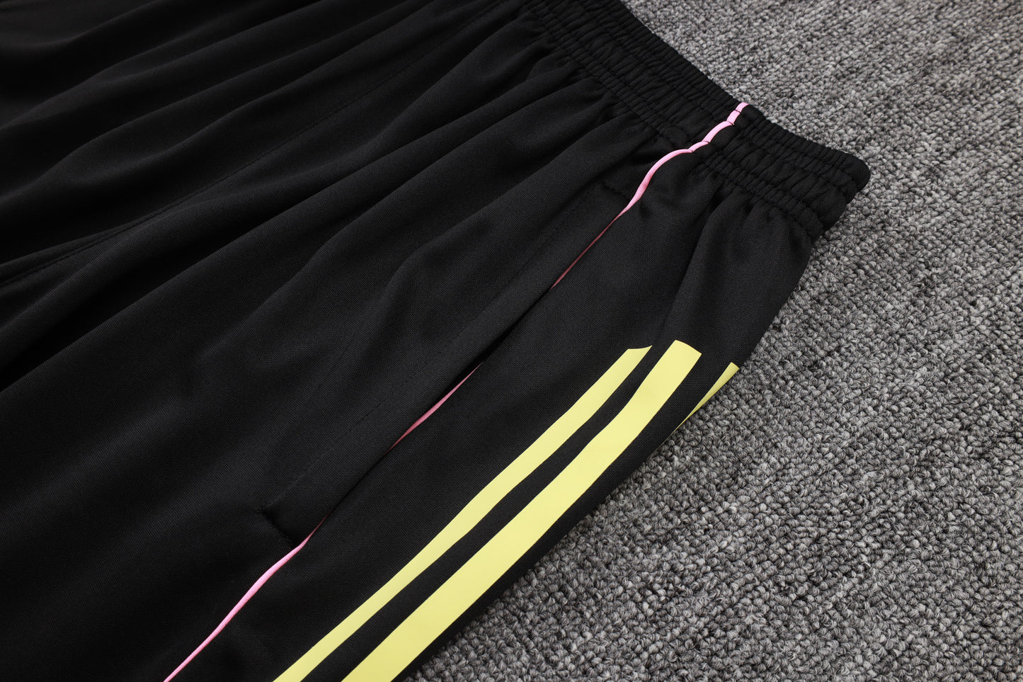 Juventus Sleeveless Training Kit - Black/Pastel