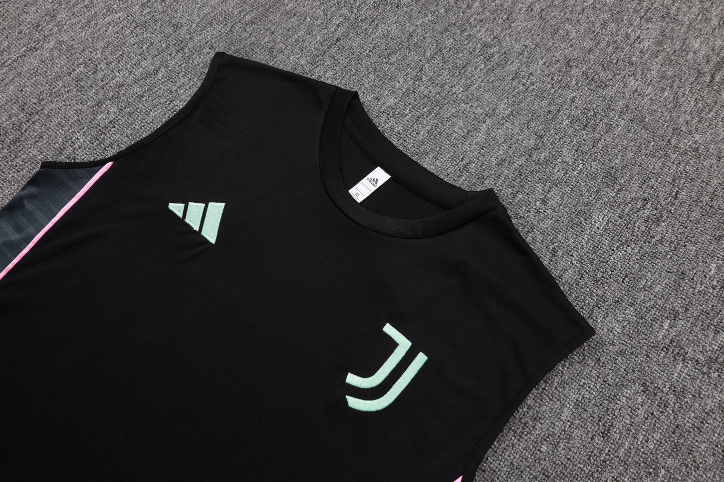 Juventus Sleeveless Training Kit - Black/Pastel