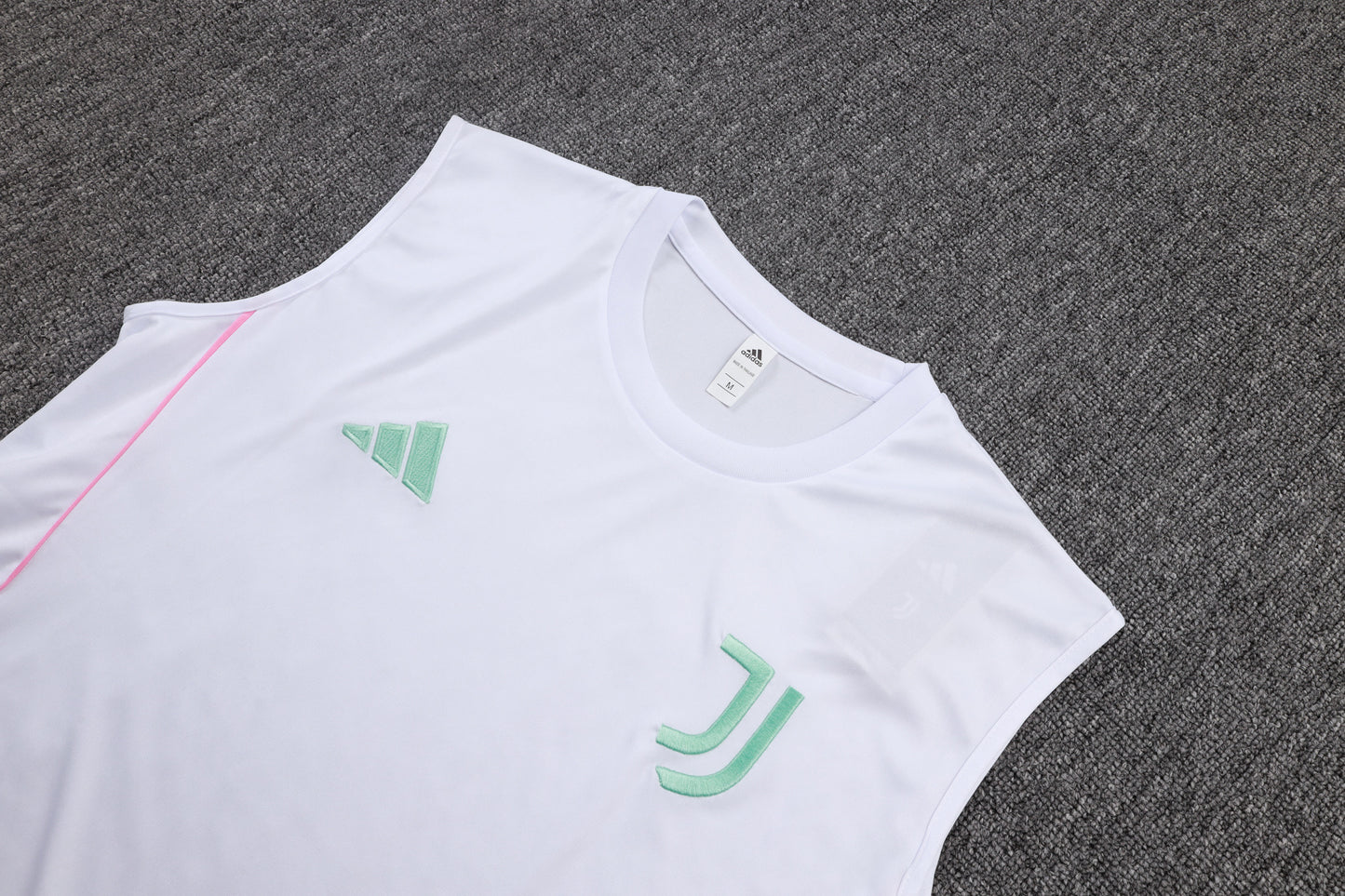 Juventus Sleeveless Training Kit - White/Pastel