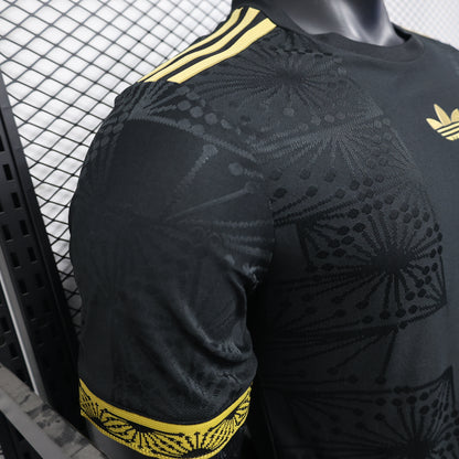 Mexico 2025 - Black & Gold