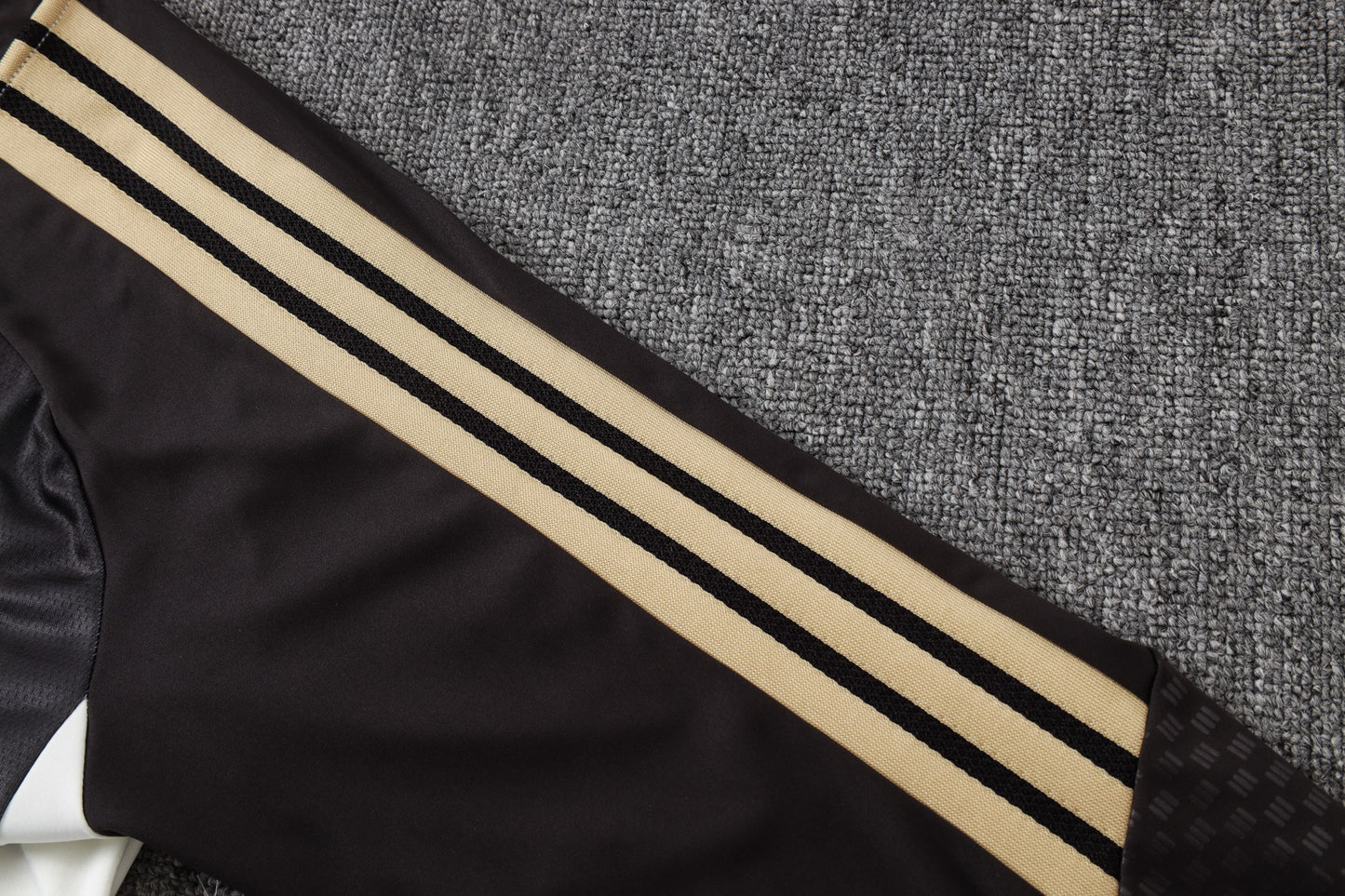 Flamengo 1/4 Zip Tracksuit Set - White/Black/Gold