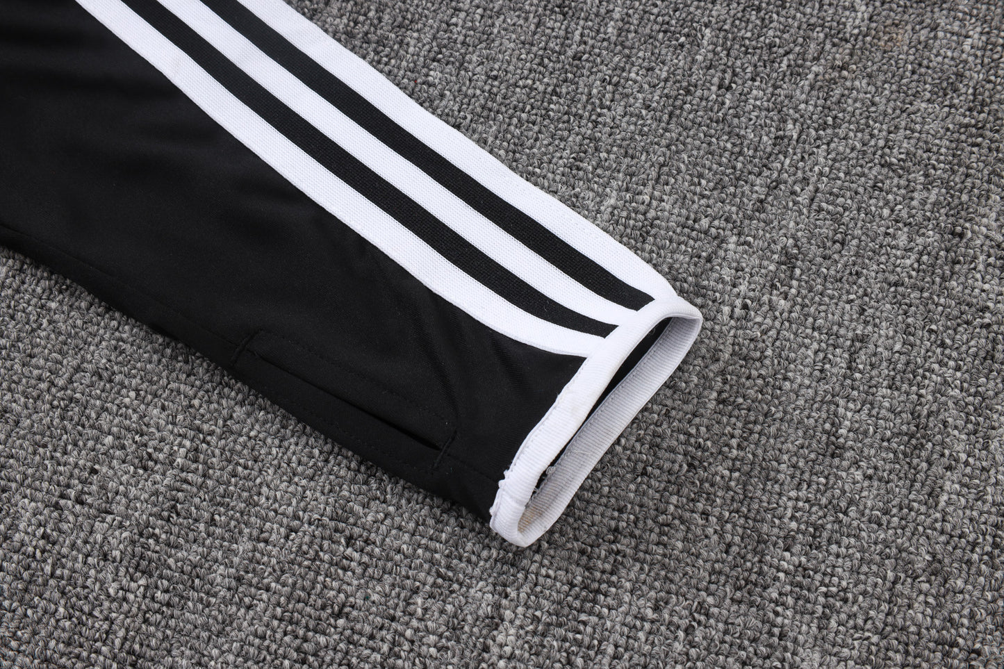 Juventus 1/4 Zip Tracksuit Set - Classic Black