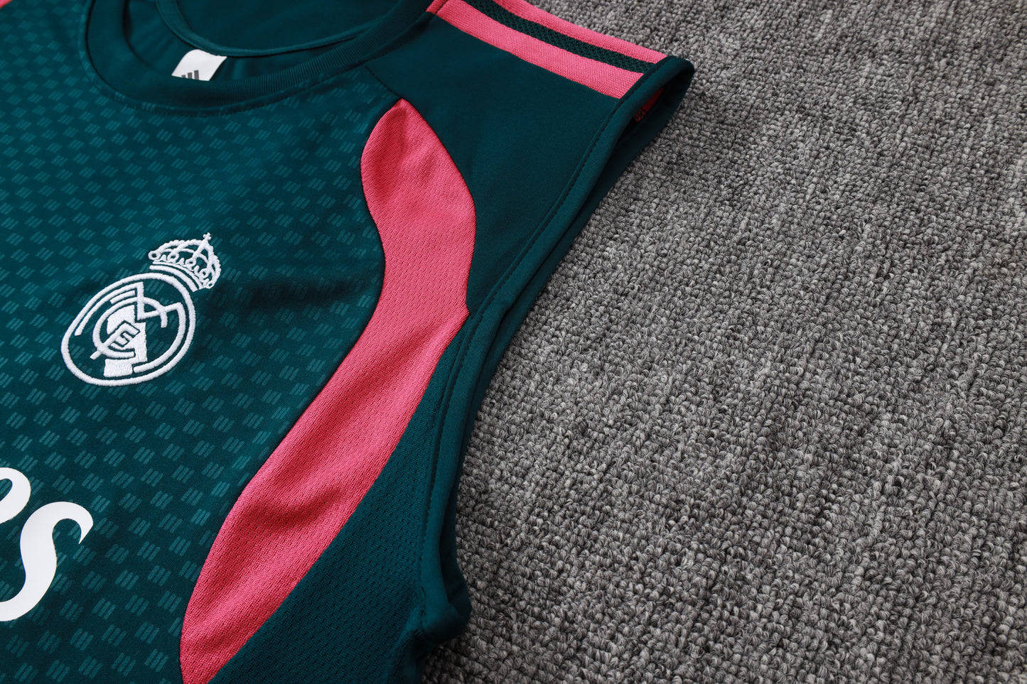 Real Madrid Sleeveless Training Kit - Away