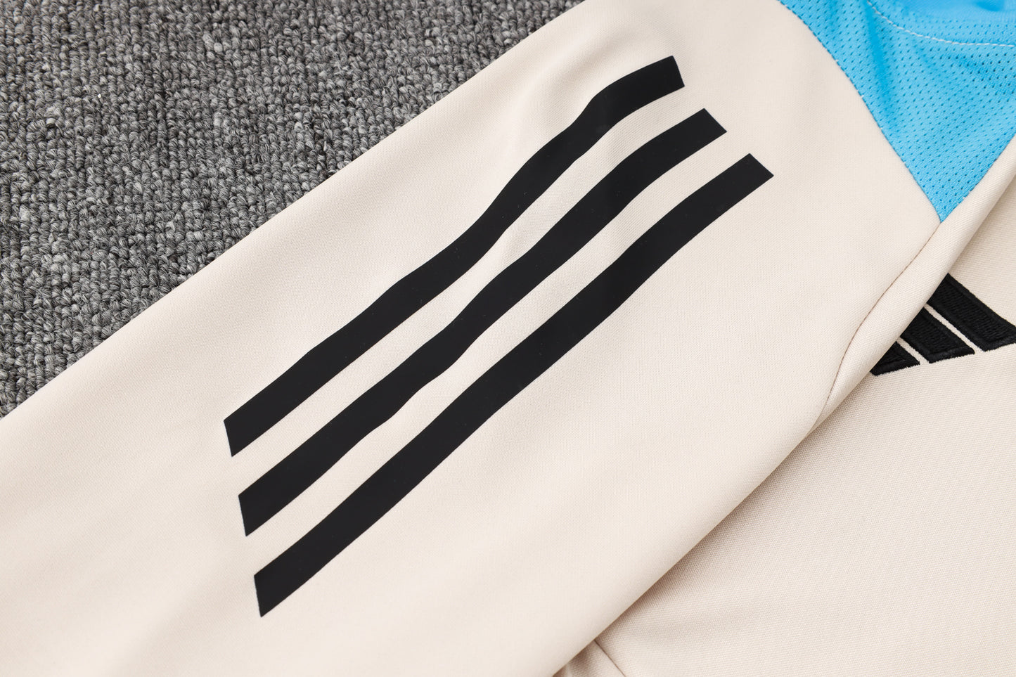 Argentina 1/4 Zip Tracksuit Set Beige/Electric-Blue/Black