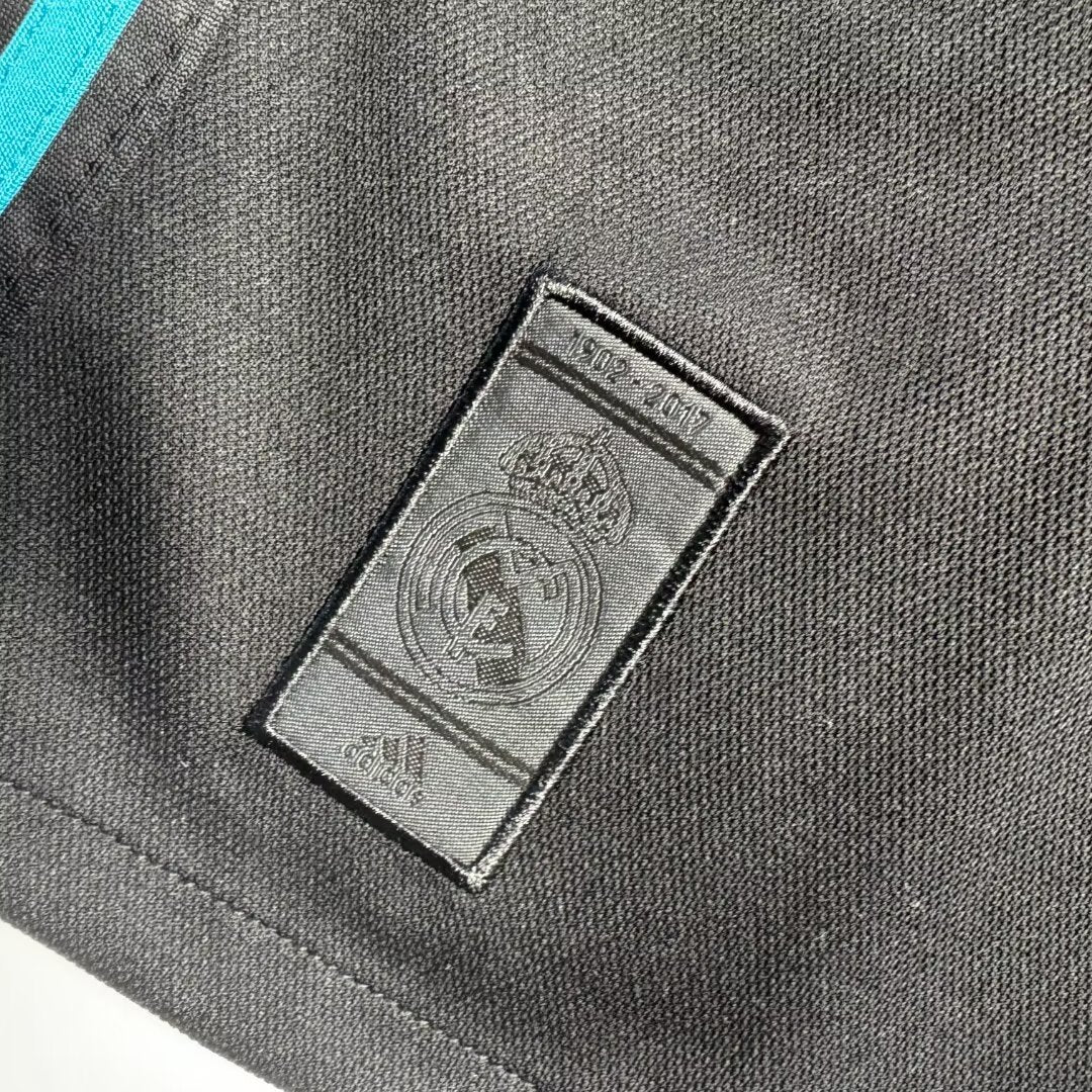 Real Madrid 2017/18 Away